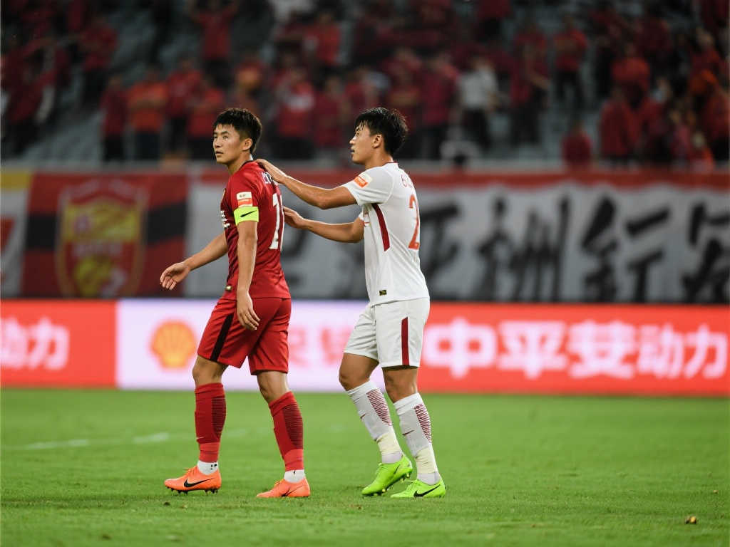 记者:金元时代落幕,中超水平下滑明显,国内热闹亚冠却显疲态 记者:金元时代落幕,中超水平下滑明显,国内热闹亚冠却显疲态